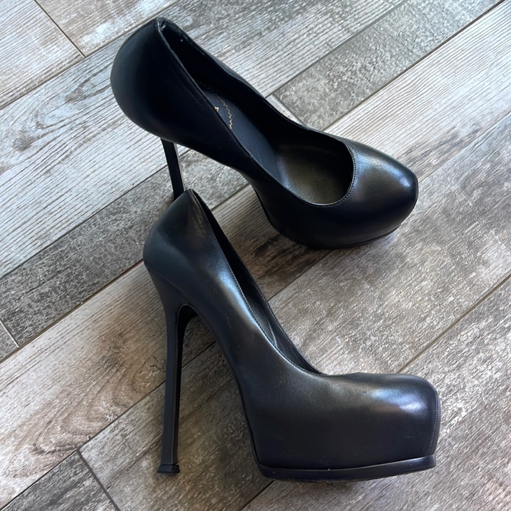 Black leather YSL Tribtoo pumps
